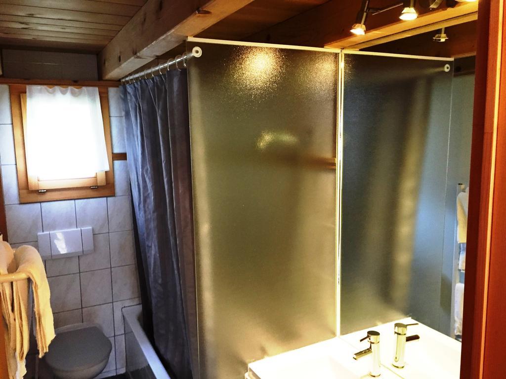 Alpen Chalet 坎德施泰格 客房 照片