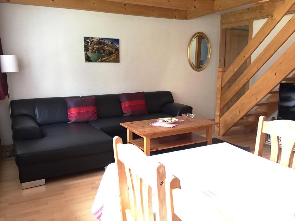 Alpen Chalet 坎德施泰格 客房 照片