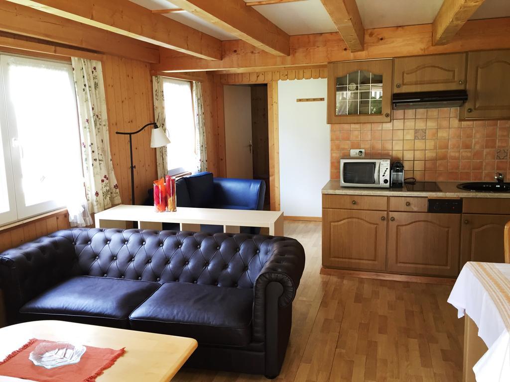 Alpen Chalet 坎德施泰格 客房 照片