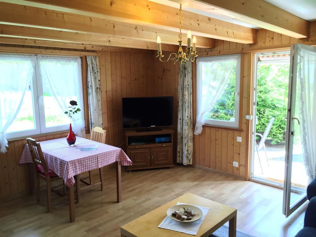 Alpen Chalet 坎德施泰格 客房 照片