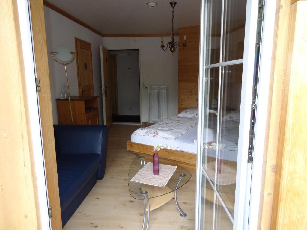 Alpen Chalet 坎德施泰格 客房 照片
